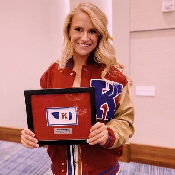 Meet your posher, Hailey - Picture 3 of 5